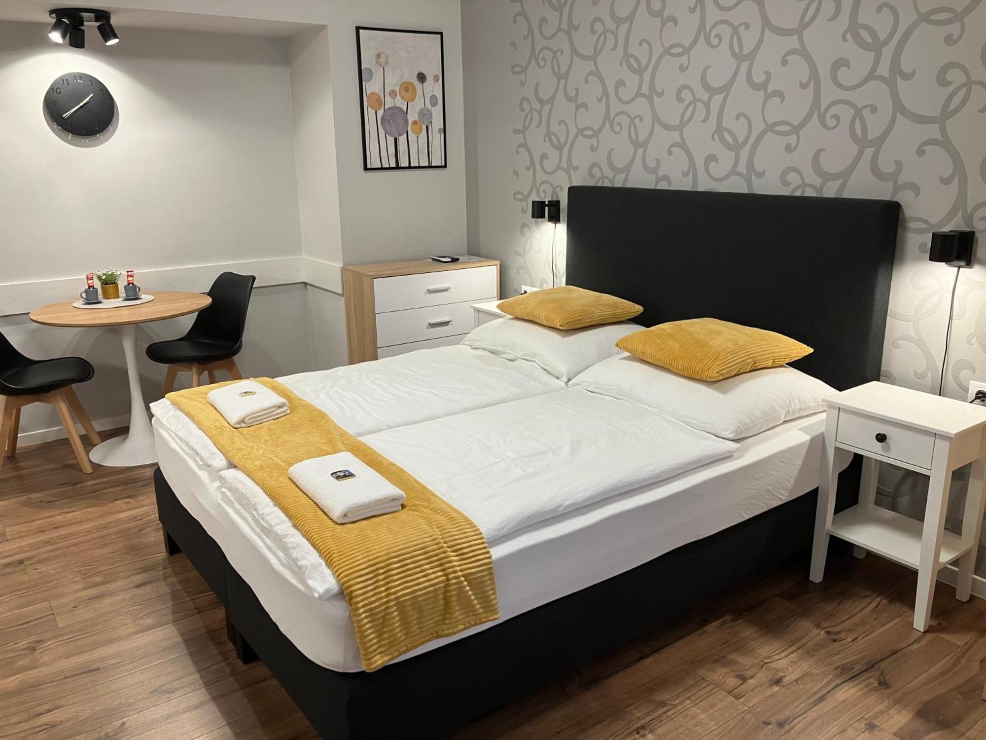 Illa Apartments Eger Eksteriør bilde