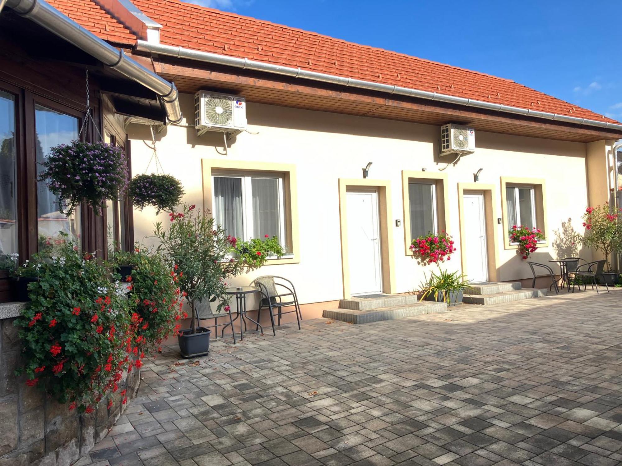 Illa Apartments Eger Eksteriør bilde